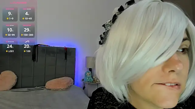 DellaRows stripchat live cam model