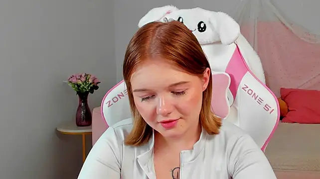 ElinaVale stripchat live cam model