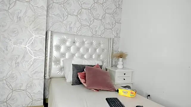 atenea_rouse stripchat live cam model