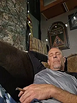 truckdawg2023 stripchat live cam model