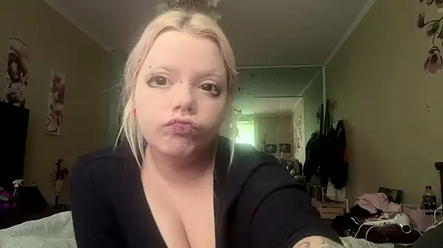 MadalineDragna stripchat live cam model