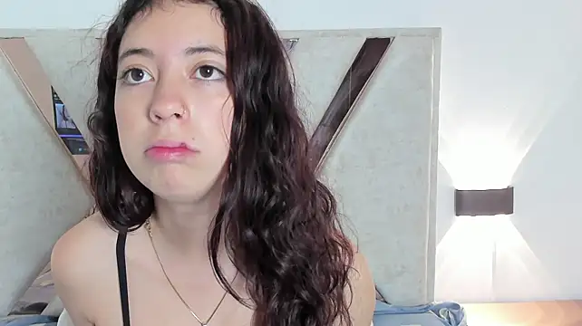 abrilcollins09 stripchat live cam model