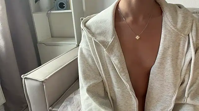 UcancallmeLillie stripchat live cam model