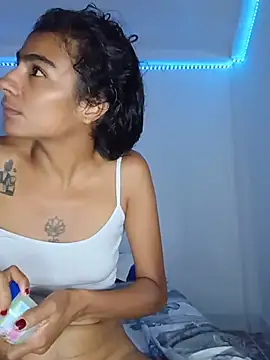 Leslly_ stripchat live cam model