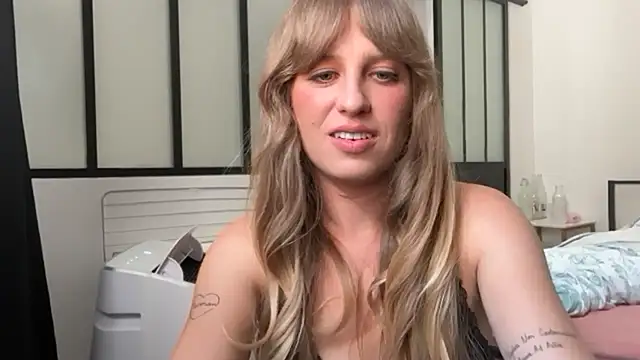 BritsihSexyLily stripchat live cam model