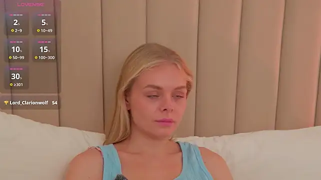 VictoriaHester stripchat live cam model