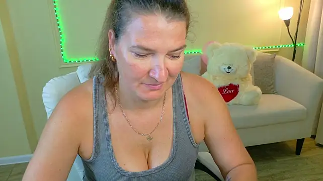 SilviaFreeya stripchat live cam model