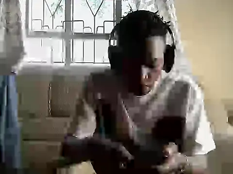 JewelFuckEntertainer212 stripchat live cam model