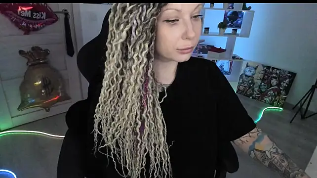 HoneySallyMoore stripchat live cam model