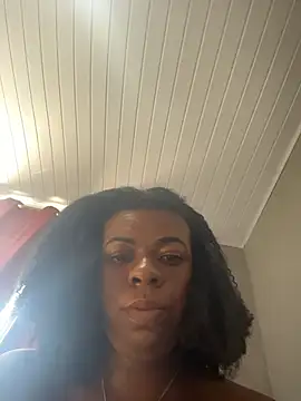 Priihmedeiros stripchat live cam model