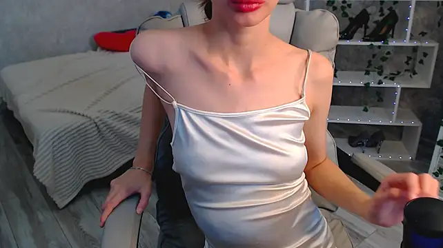 EmiliSkyy stripchat live cam model