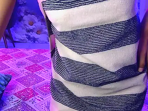 Yours-Zoya stripchat live cam model