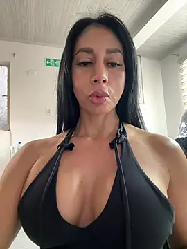 kenia_castro1 stripchat live cam model