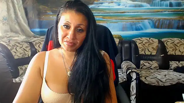 MoistMady stripchat live cam model