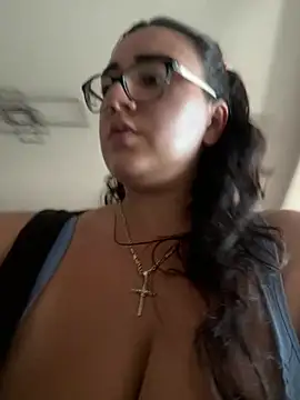 CurvyyMomy stripchat live cam model