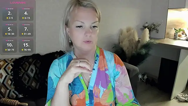 Juarnea_ stripchat live cam model