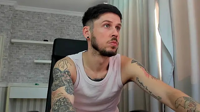 JonahShaw stripchat live cam model