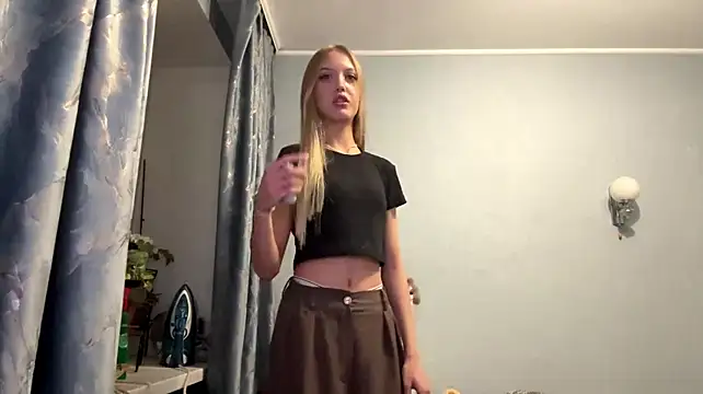 PilarShultz stripchat live cam model