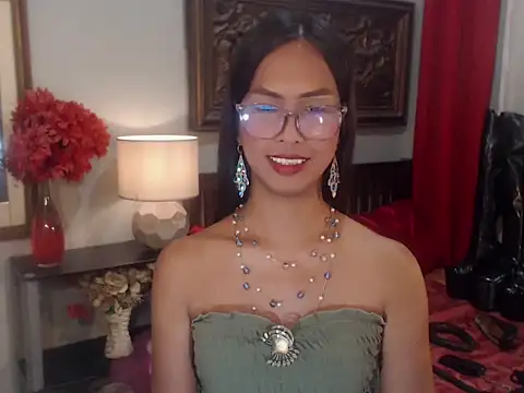 Nathalieheartt stripchat live cam model