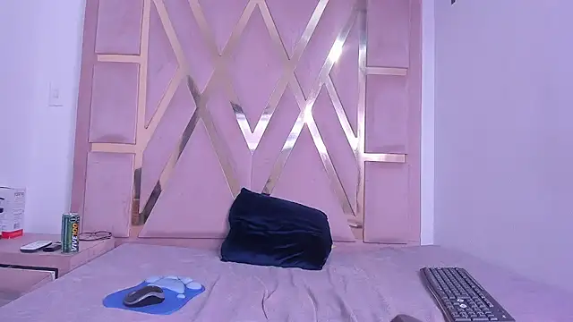 Kattyasm stripchat live cam model