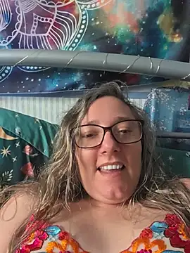 Izzylove47 stripchat live cam model