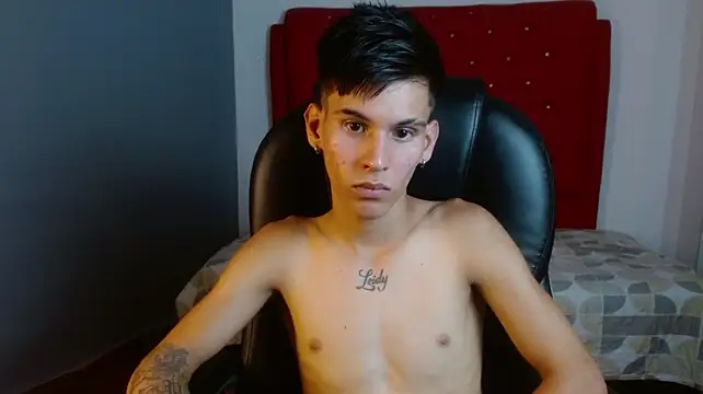 paullcb stripchat live cam model