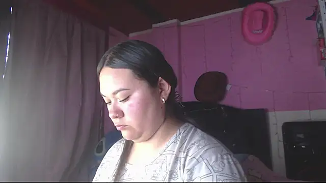 NikkiRous_ stripchat live cam model