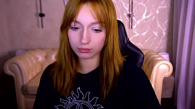 LizzaMoonn stripchat live cam model