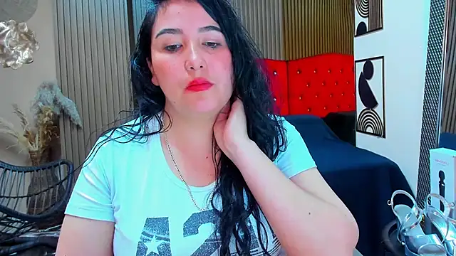 BBWLuxuryMuse stripchat live cam model