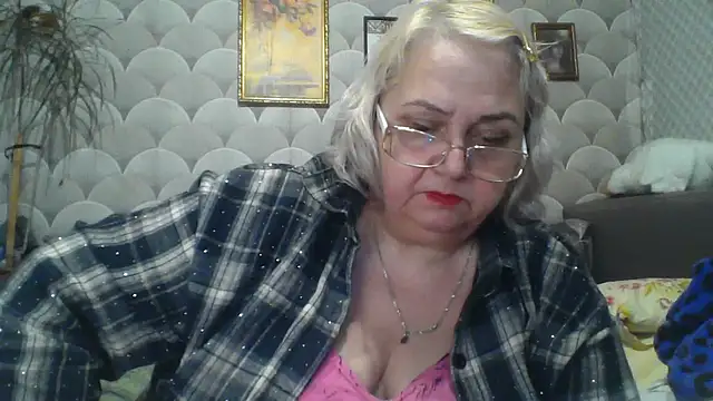 MarinaFarina53 stripchat live cam model
