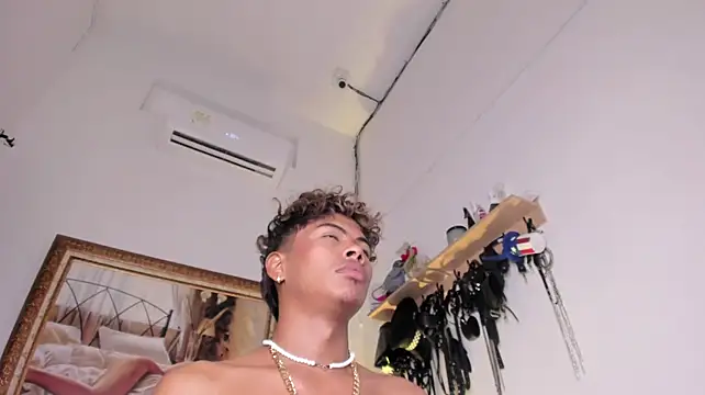 Cuteboyhenrik_os stripchat live cam model