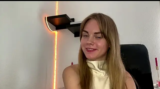 SunnyStrike stripchat live cam model