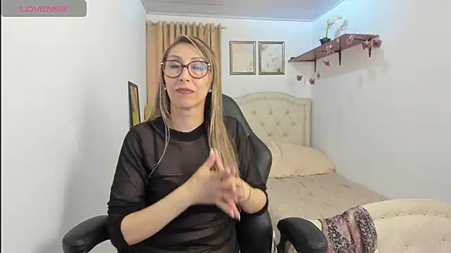 scarletfs stripchat live cam model