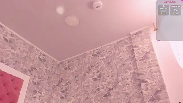 Naomi_luxx stripchat live cam model