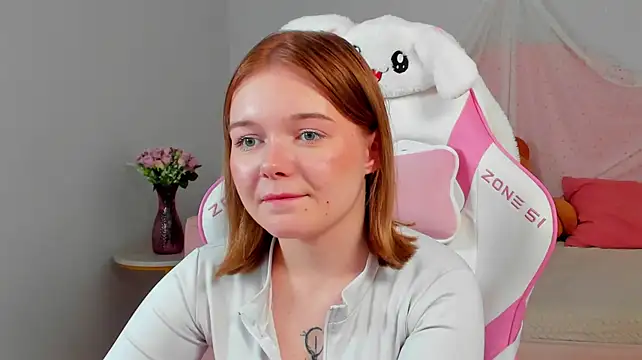 ElinaVale stripchat live cam model