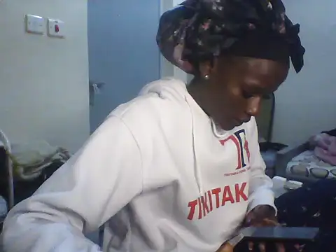 lustyyluxe stripchat live cam model