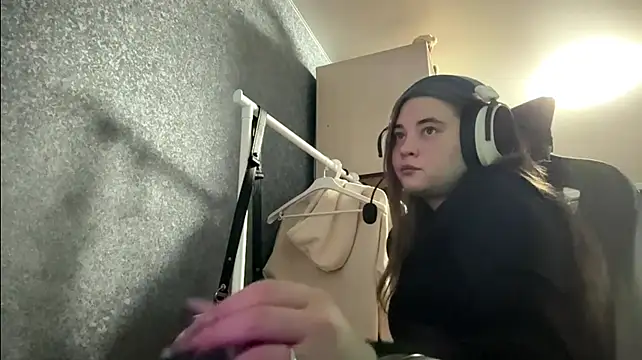 DellaSarratt stripchat live cam model