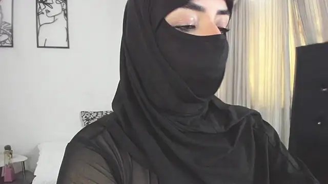 Uzra_hayed stripchat live cam model