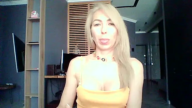Ivvona stripchat live cam model