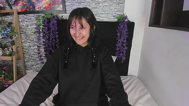 eyes_moonn stripchat live cam model