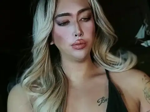 prettybushy stripchat live cam model