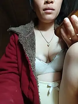nako-yaya stripchat live cam model