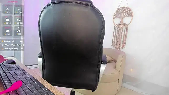 tiny_isawii stripchat live cam model