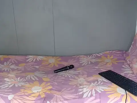 Spicymeddie stripchat live cam model