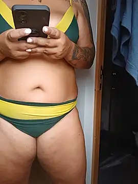 islandwoman stripchat live cam model