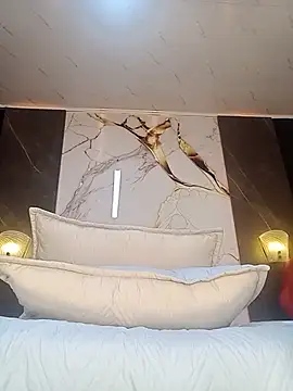 CurvyBombom stripchat live cam model