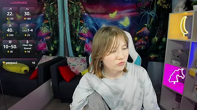 MillieMoor stripchat live cam model