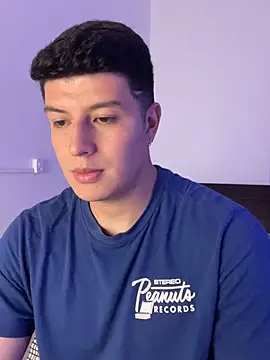 Goldenknight33 stripchat live cam model