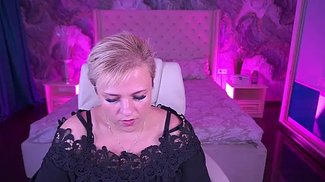CrystalVibe stripchat live cam model