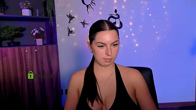amalialowell stripchat live cam model